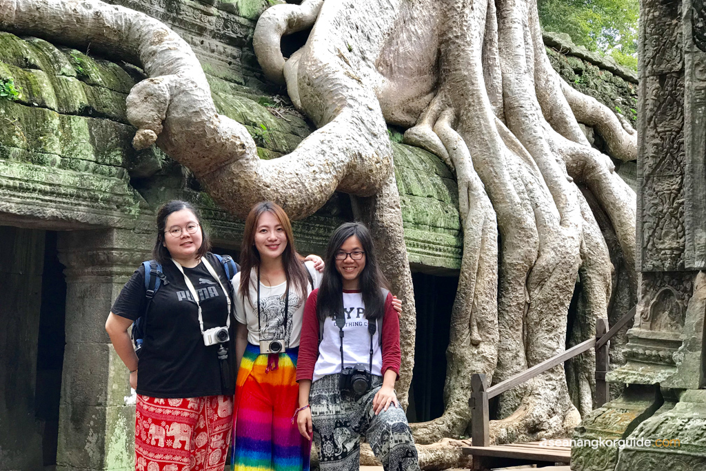 Small group - temple tour at Ta Prohm temple